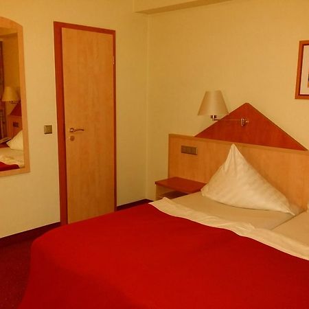 Abant Hotel Frankfurt 오베르츠하우젠 외부 사진