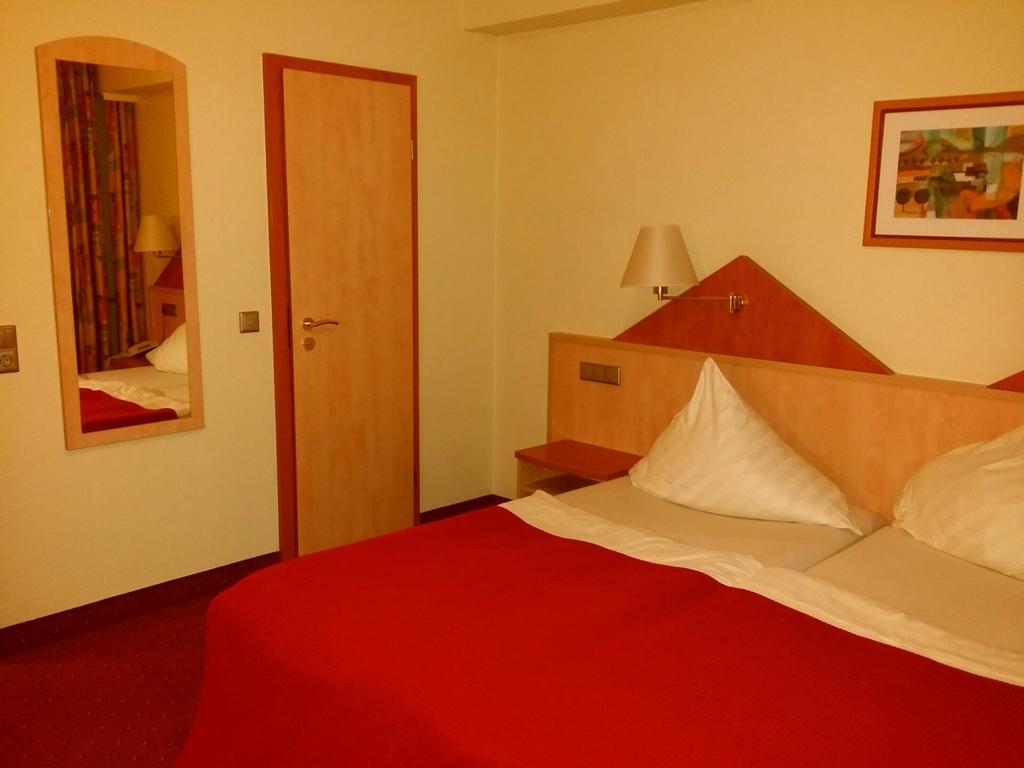 Abant Hotel Frankfurt 오베르츠하우젠 외부 사진