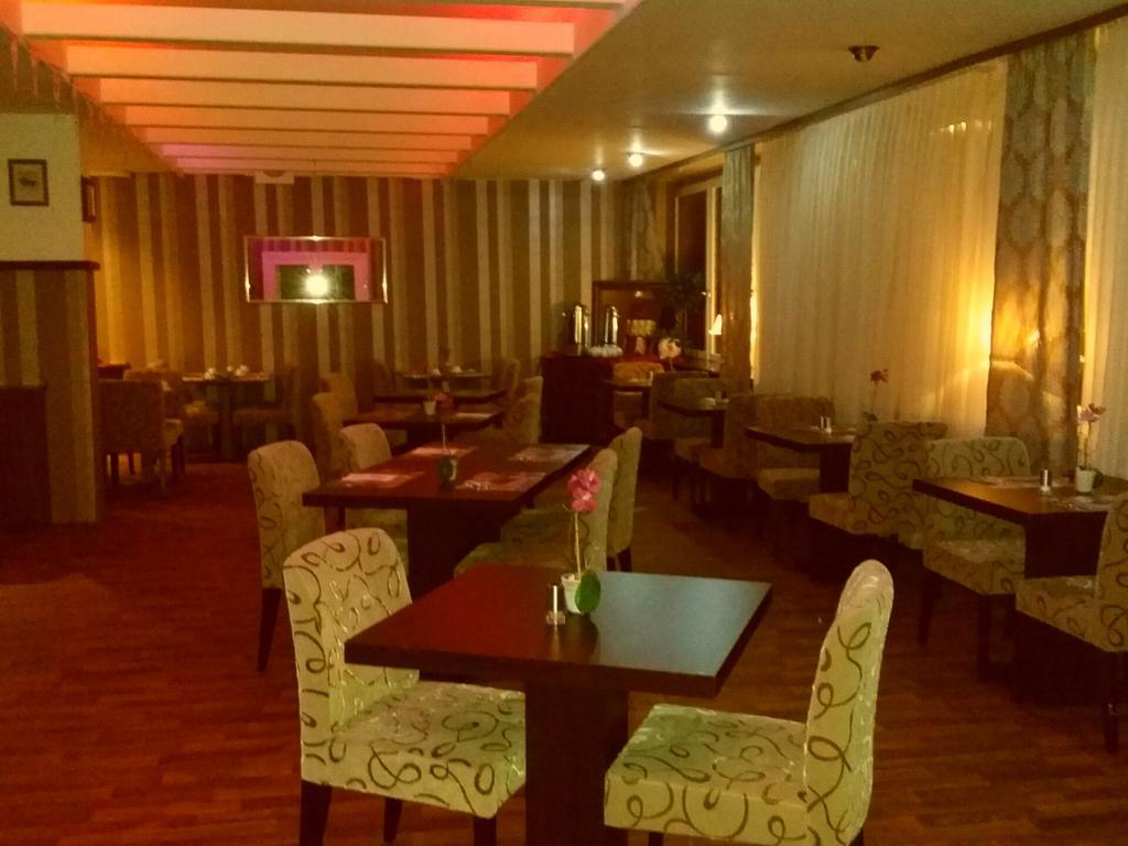 Abant Hotel Frankfurt 오베르츠하우젠 외부 사진