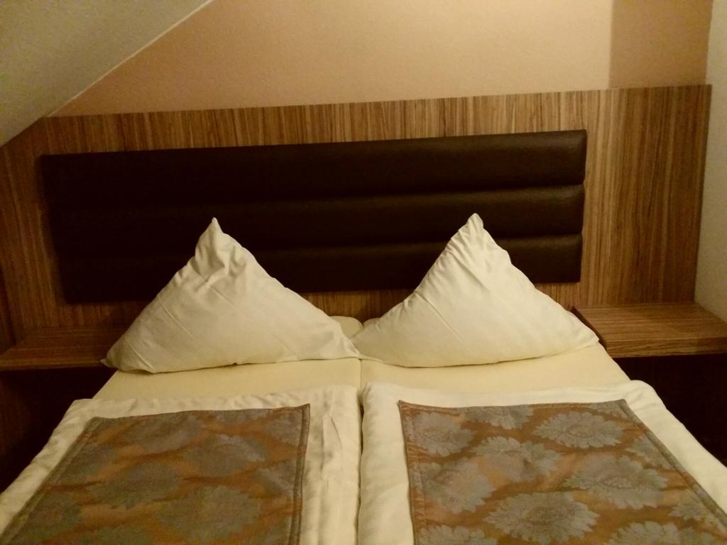 Abant Hotel Frankfurt 오베르츠하우젠 외부 사진