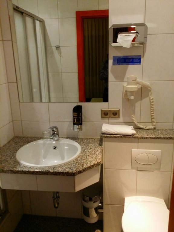 Abant Hotel Frankfurt 오베르츠하우젠 외부 사진