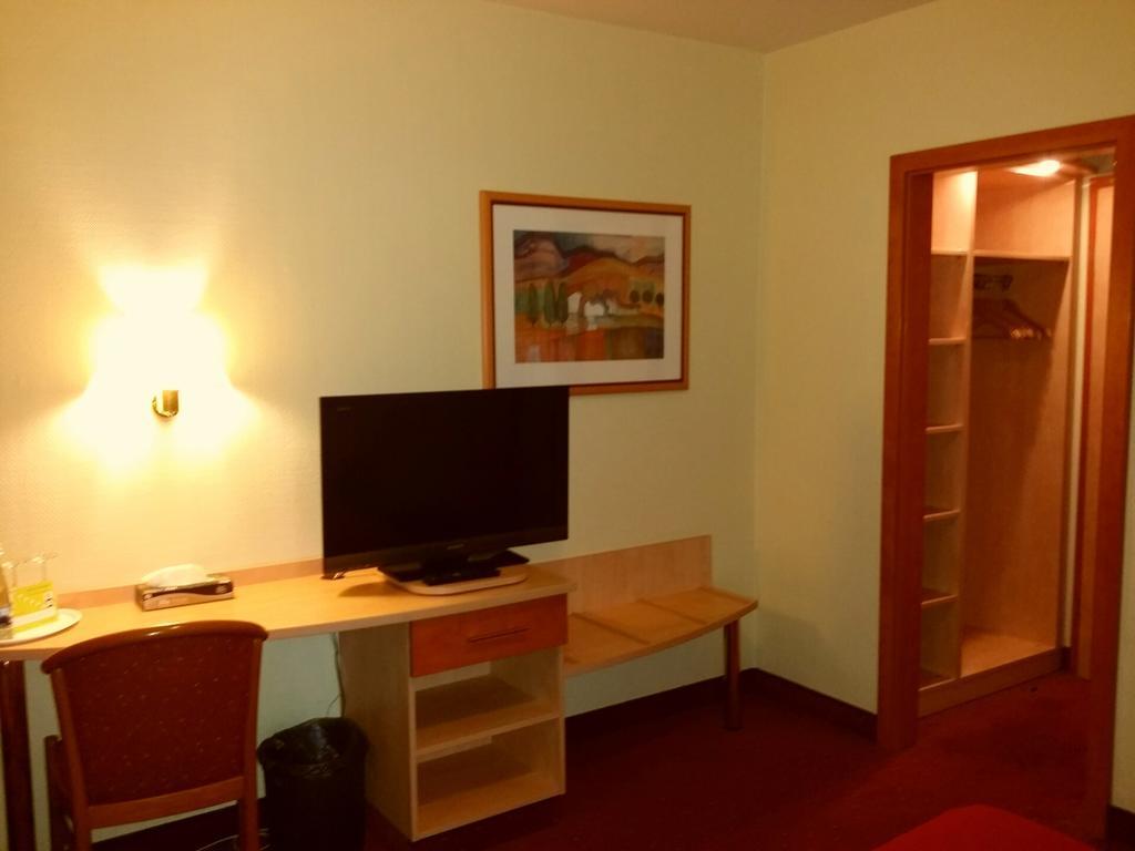Abant Hotel Frankfurt 오베르츠하우젠 외부 사진